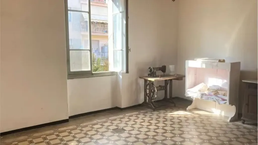 Pièces - Central 5-Bedroom Apartment in Albenga