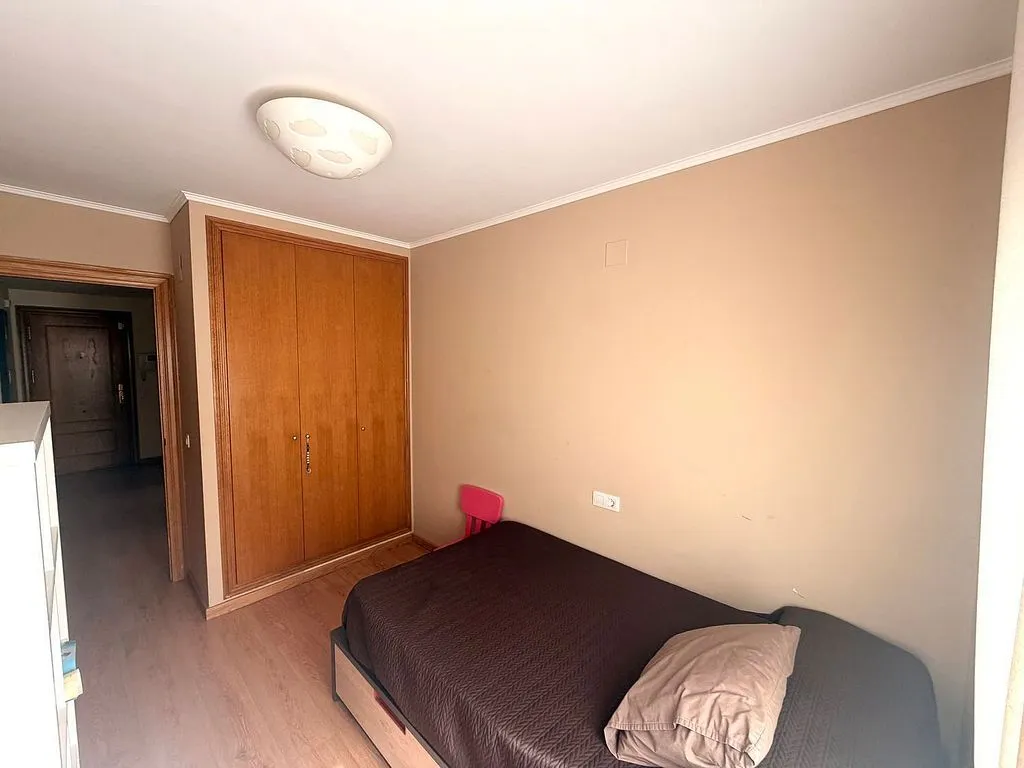 Chambres - Apartment with Balcony in Llombai Area
