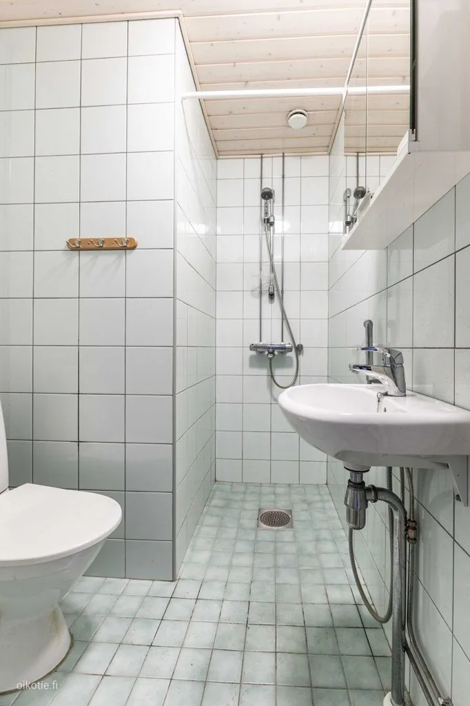 Salles de bain - Modernised Apartment with Views in Nekala, Tampere
