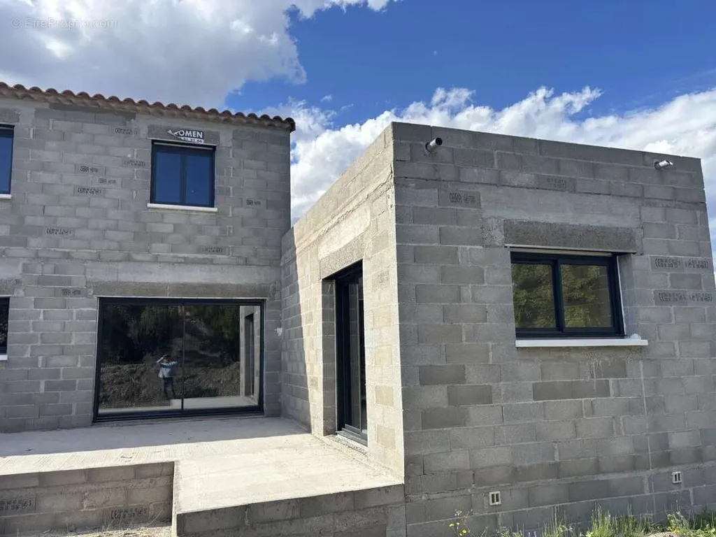 Exterior - Semi-Finished House with Garage in Sorgues