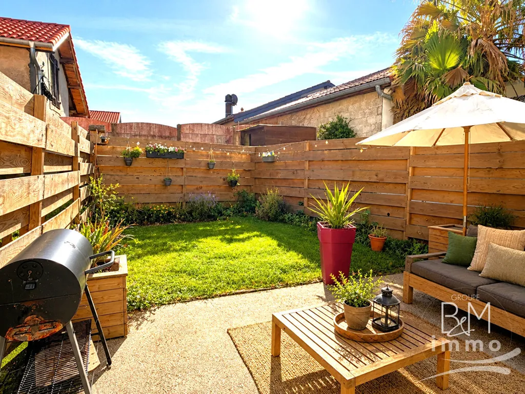 Jardin - Appartement Duplex avec Jardin au Centre de Tosse