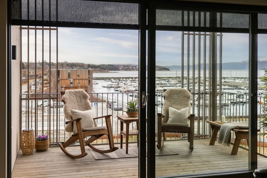 Rõdu - Apartment with Two Terraces in Grilstad Marina