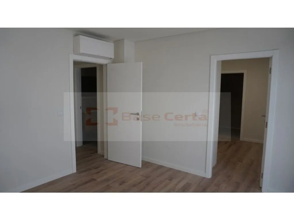 Magamistoad - Luxury Flat with Private Parking in Almada Velha