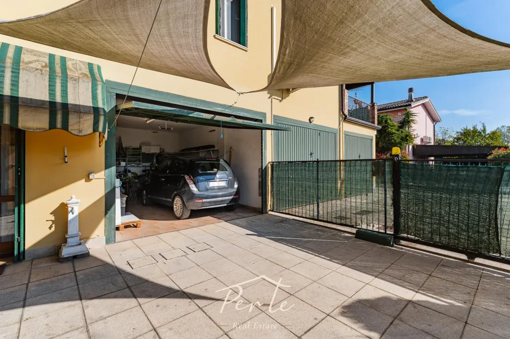 Extérieur - Duplex with Garden and Pool in Borgo Mantovano