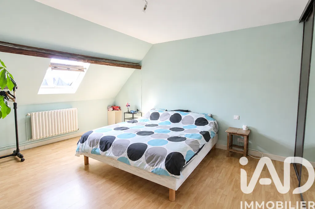 Chambres - Appartement Familial avec Grenier Aménageable au Centre de Lisieux