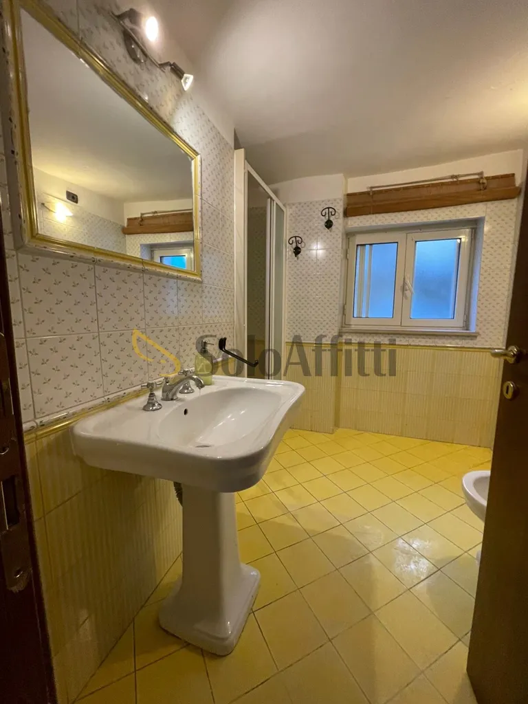 Salles de bain - Retrofitted 3-Bedroom Flat in Piazza Borsa, Naples
