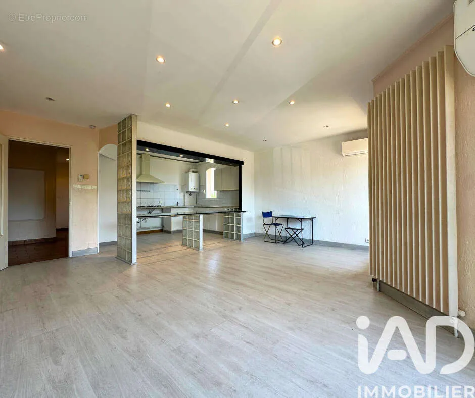 Elutuba - Apartment with Garage in Le Pontet