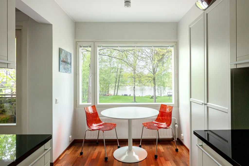Salle à manger - Six-Bedroom House with Sea View in Helsinki