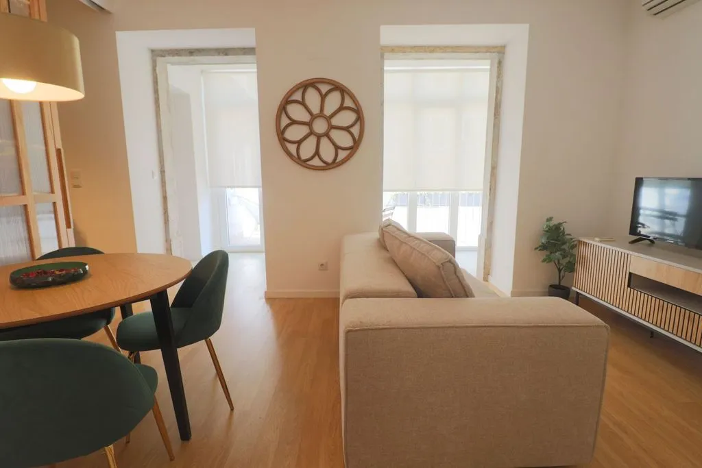 Séjour - Renovated T1+1 Apartment in Lisbon