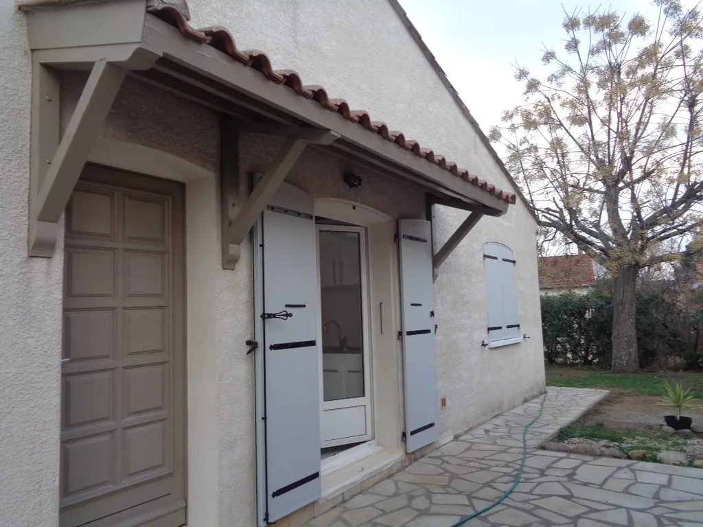 Extérieur - Villa de Plain Pied avec Jardin à Corneilhan