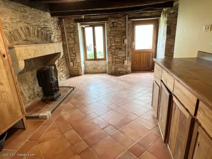 Köök - Spacious House with Large Garden in Cellefrouin