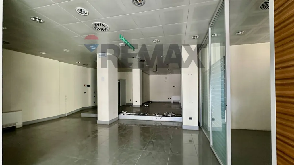 Toad - Commercial Space with 3 Vitrines in Riccione