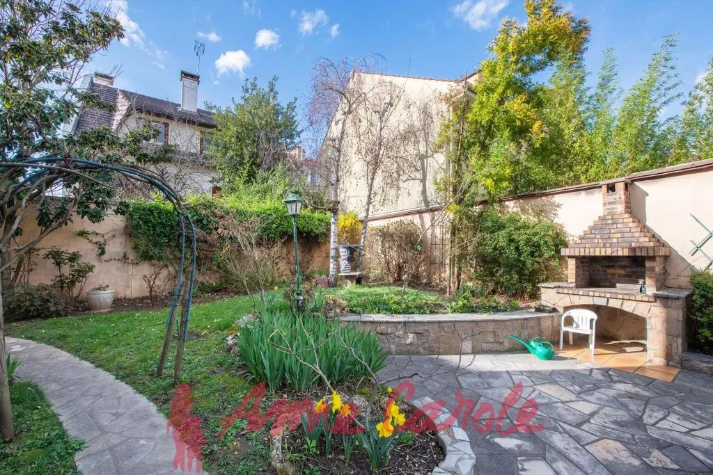 Aed - 7-Bedroom Mason's House with Garden in Joinville-le-Pont