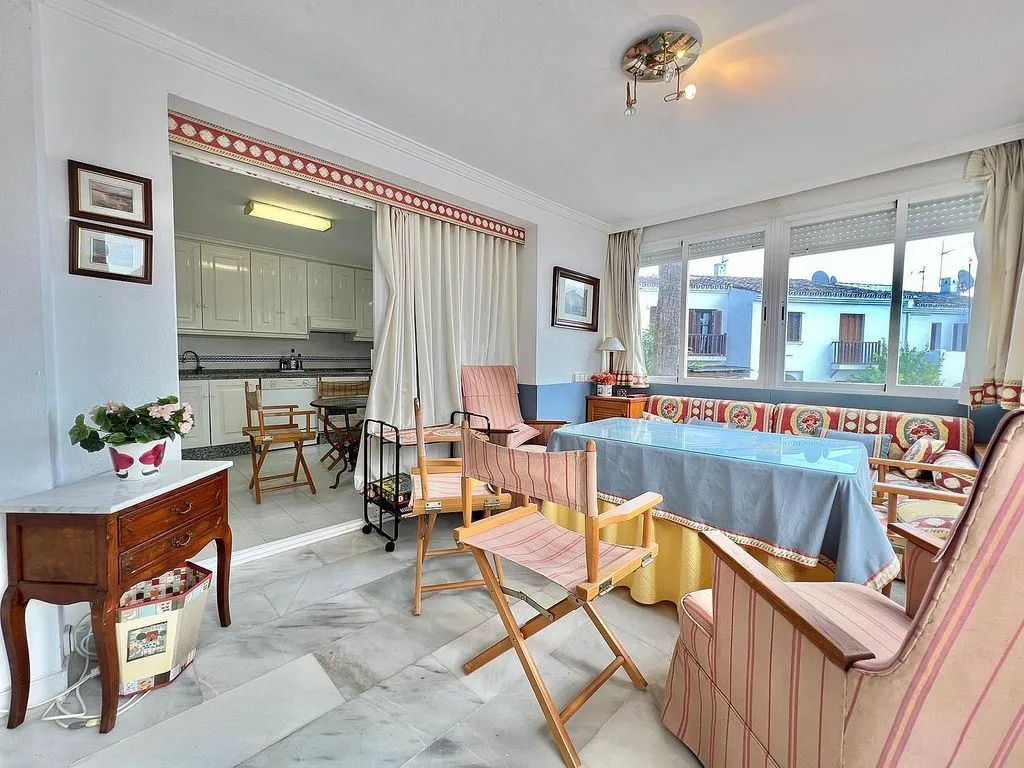 Salle à manger - Semi-detached House with Pool on National Road