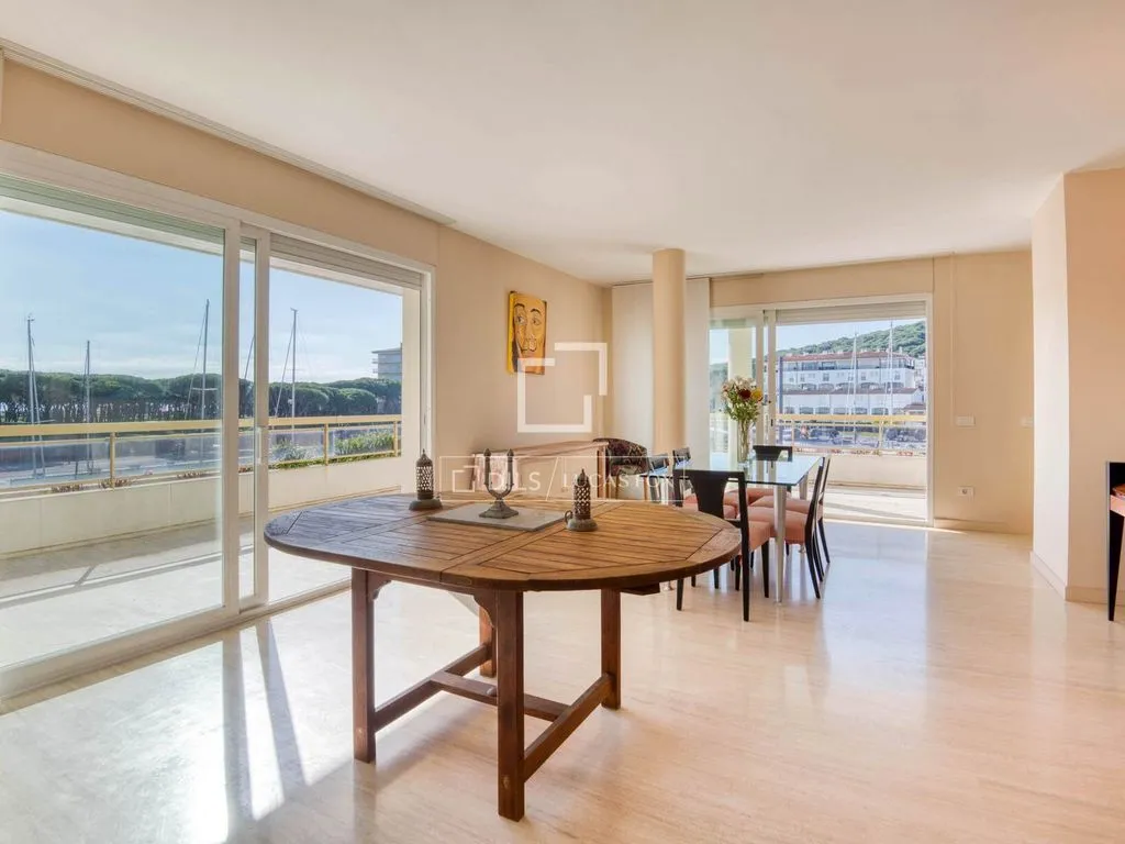 Söögituba - Luxury Corner Apartment with Terrace in Port d'Aro