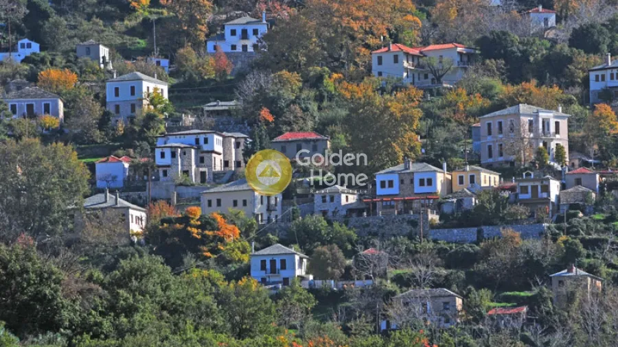 Commercial Plot with Panoramic Views in Portaria