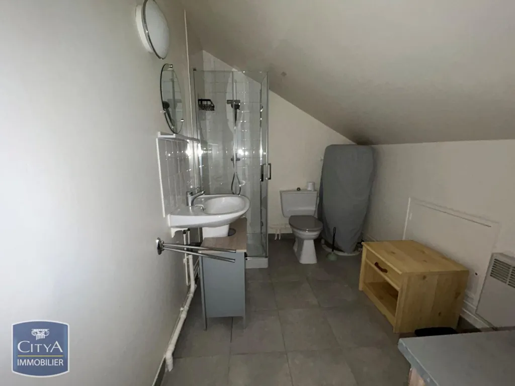 Vannitoad - Studio Apartment with River View in Alençon