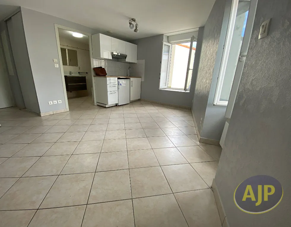 Köök - 1-Bedroom Flat in Centre, Saint-Philbert-De-Grand-Lieu