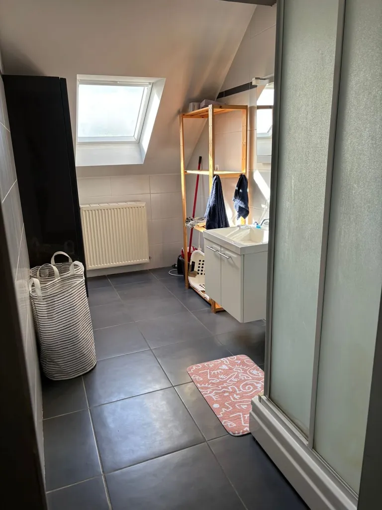 Salles de bain - Appartement Duplex avec Jardin Commun à Proximité de Mons