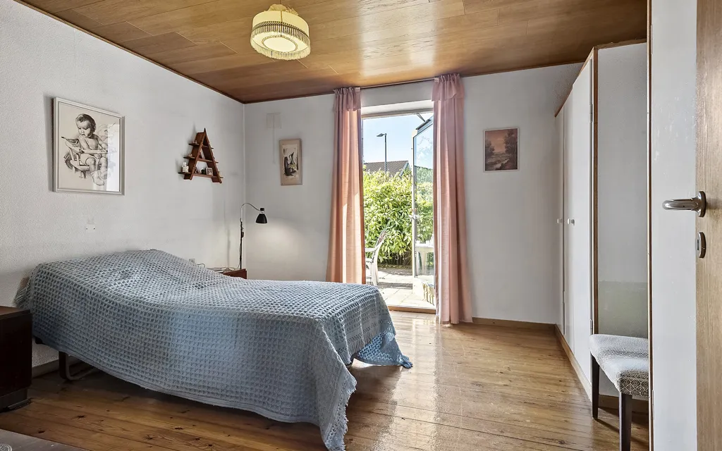 Bedrooms - 1947 Villa with Garden in Køge