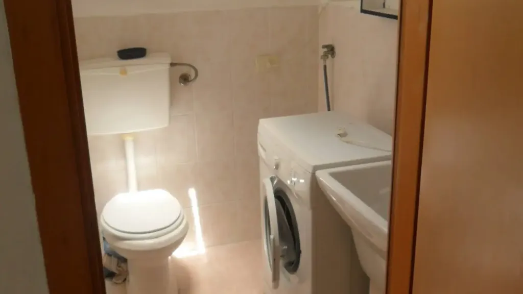 Salles de bain - Attico with Balcony Views in Caltanissetta