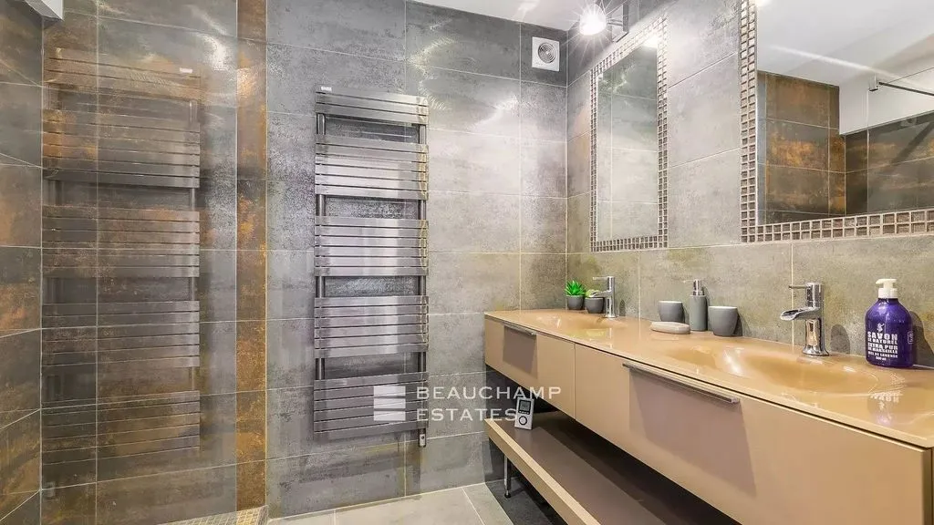 Vannitoad - Luxury Apartment with Sea View in Cannes