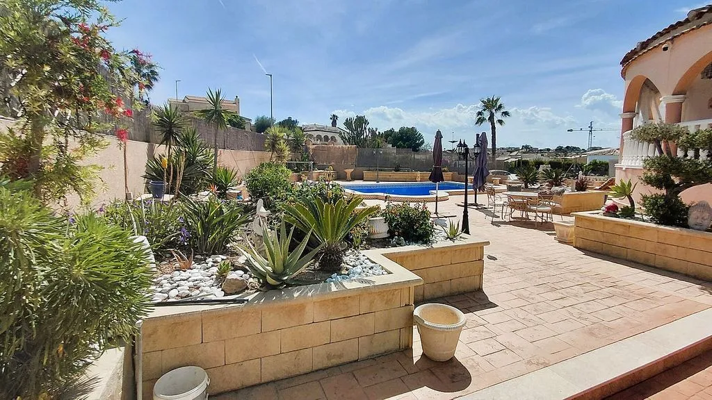 Piscine - Villa with Pool and Terrace in La Marina