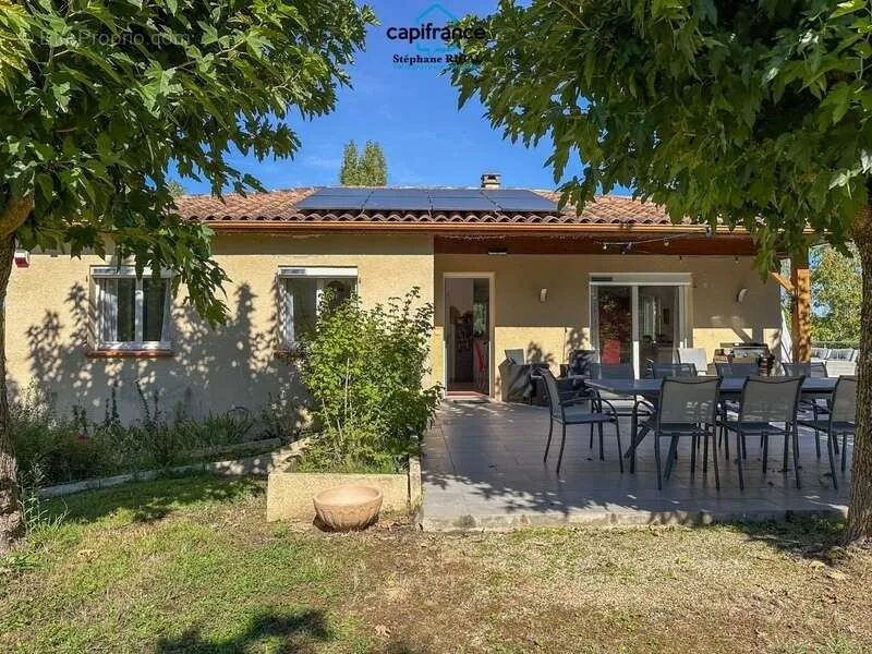 Terrasse - Maison avec Piscine et Jardin à Saint-Sylvestre-sur-Lot