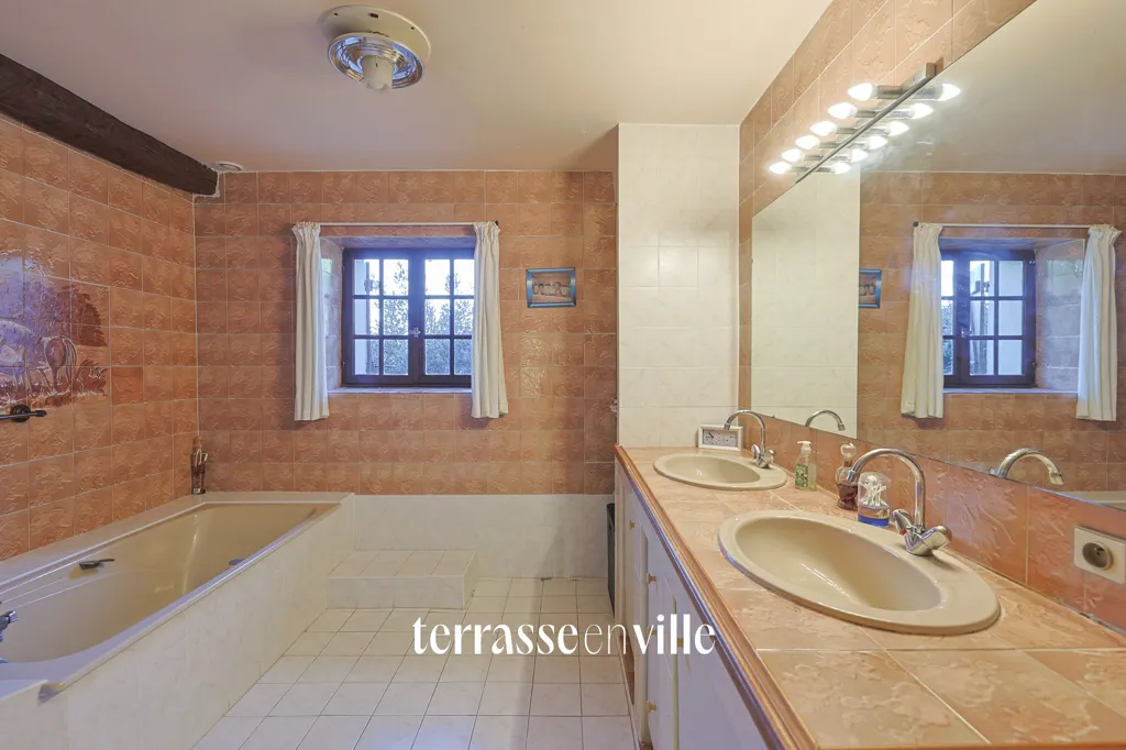 Salles de bain - Maison Familiale avec Jardin à Saint-Cyr-sur-Mer