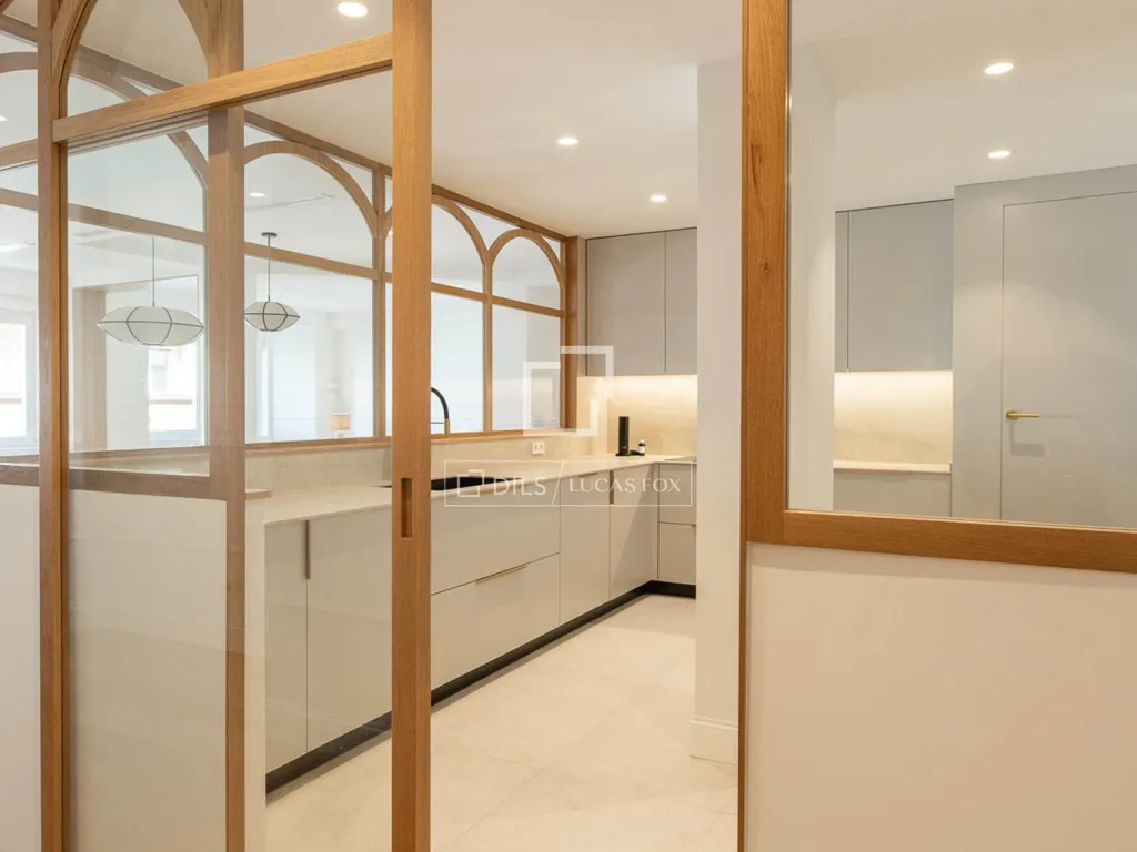 Kitchen - Luxury Flat with High Ceilings in Salamanca