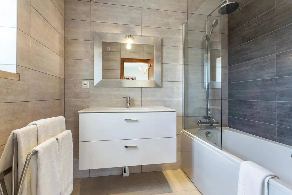 Salles de bain - Appartement Luxe avec Jardin à Saint-Cloud