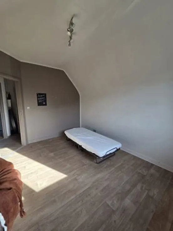 Chambres - Appartement Rénové avec Cuisine Équipée