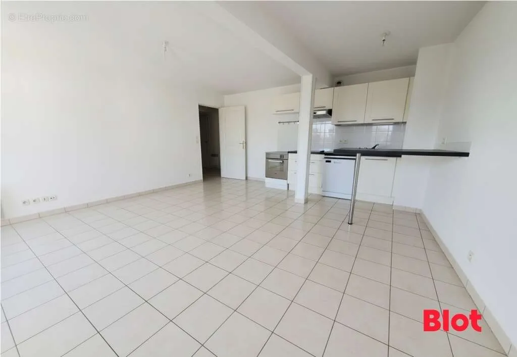 Cucina - T3 Flat with Balcony in Séné