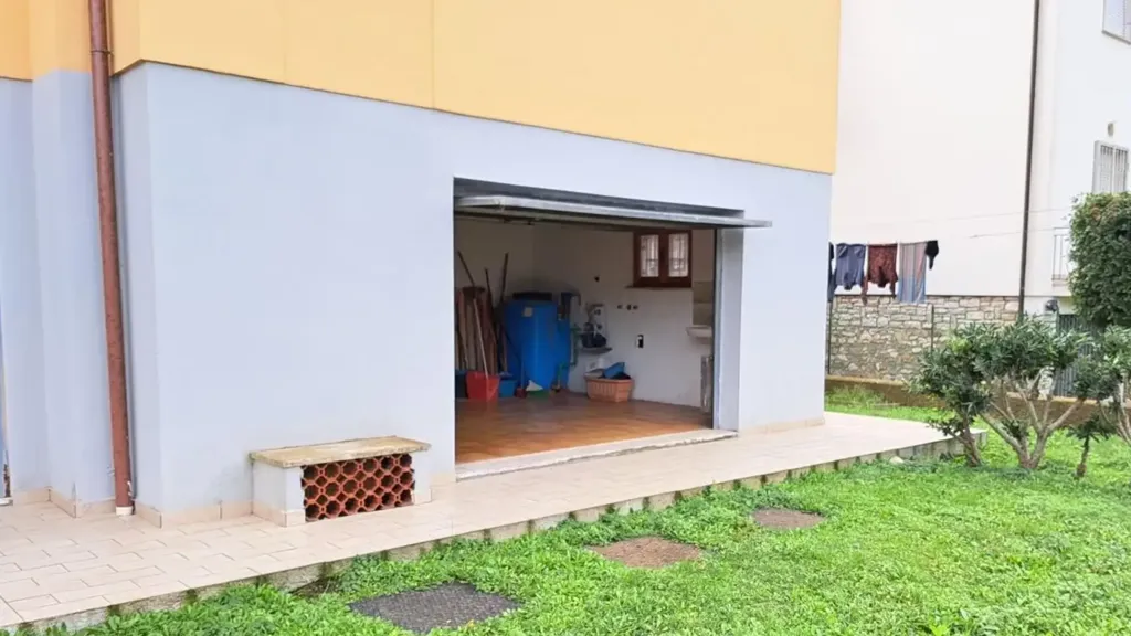 Jardin - Terraced Apartment with Garage in Rosignano Solvay