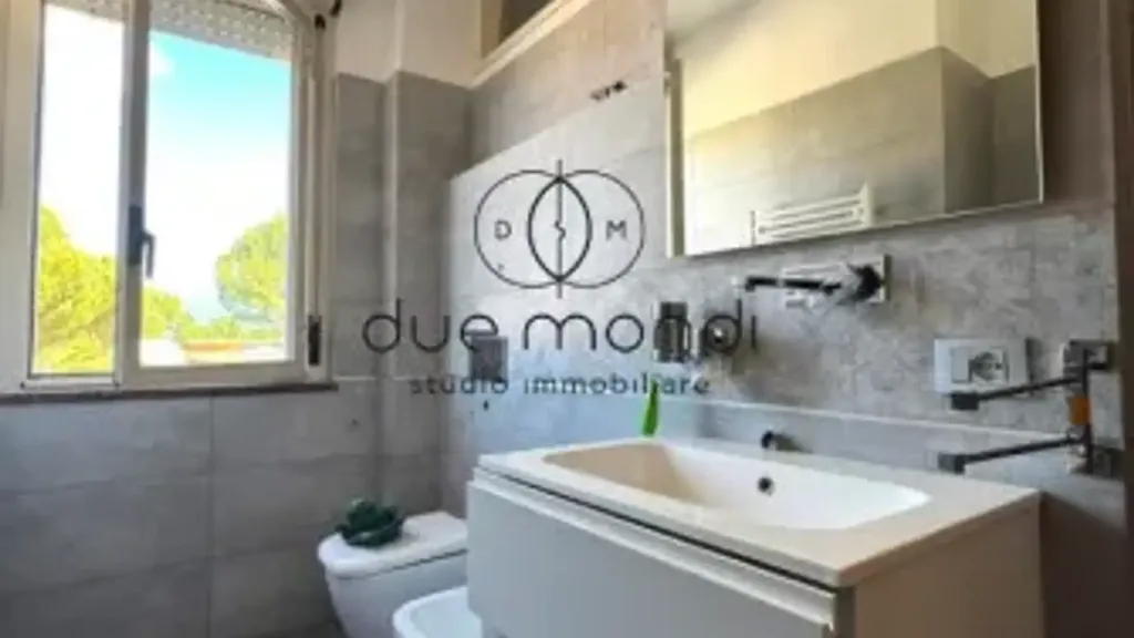 Salles de bain - Rearranged Apartment with Terrace in Castel Ritaldi