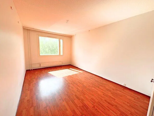 Pièces - Spacious Triplex with Balcony in Hervanta, Tampere