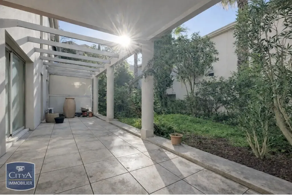 Terrass - Ground Floor Apartment with Terrace in Nîmes