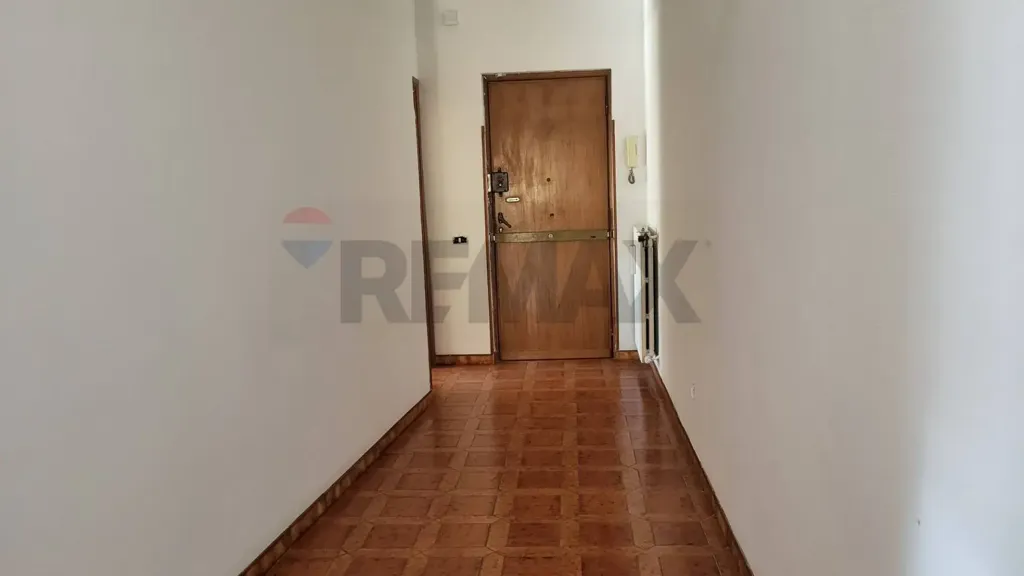 Esik - Second Floor Flat with Balcony in Anzio Centre