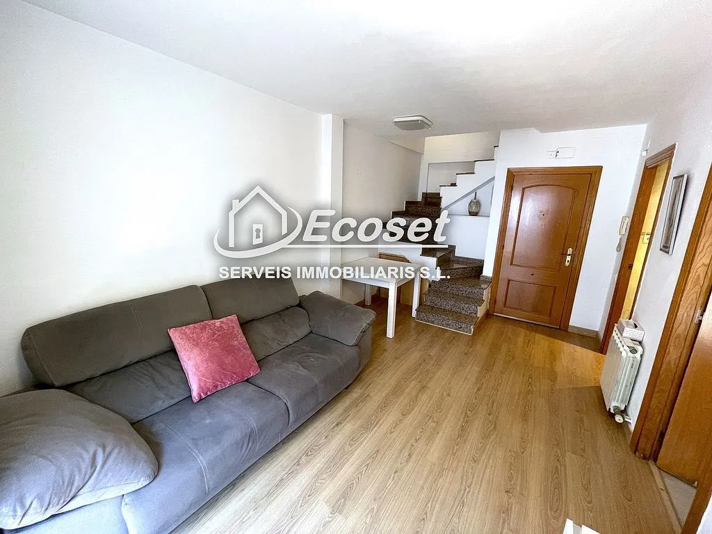 Soggiorno - Triplex with Central Heating in Vallirana Centre