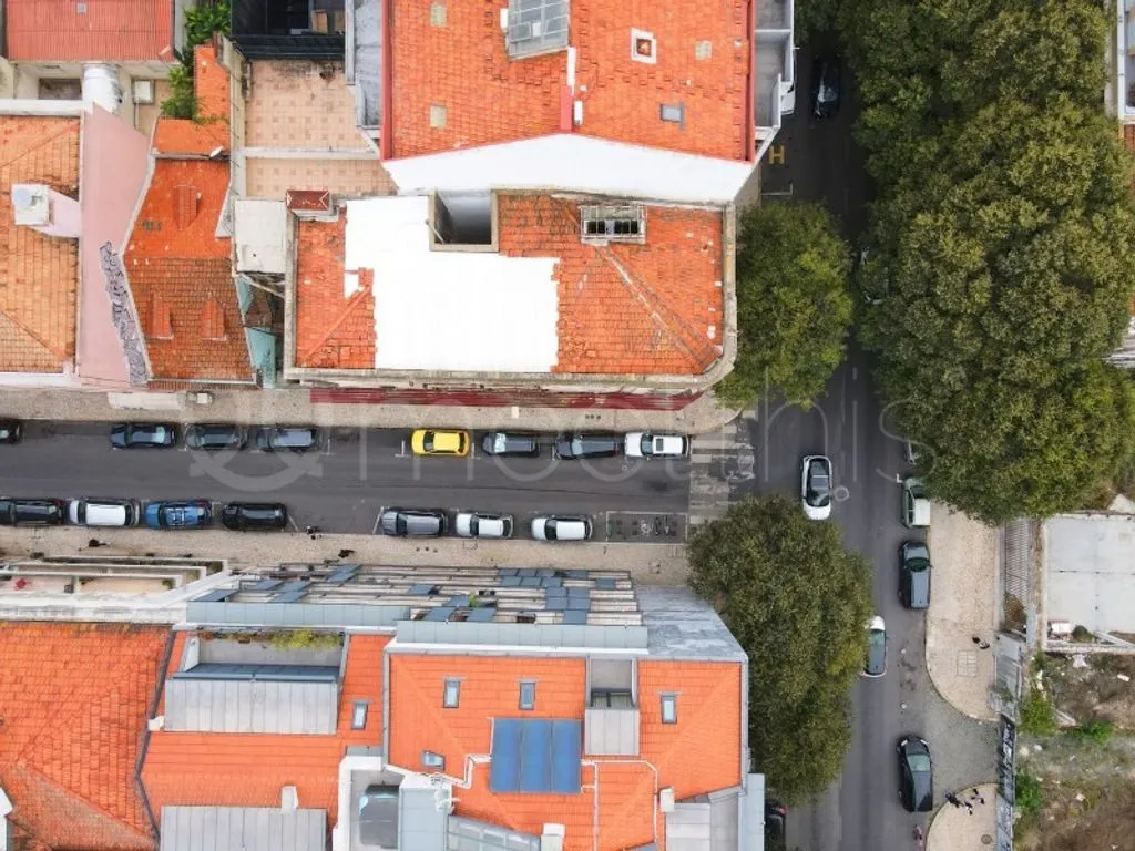 Vue aérienne - Building for Rehabilitation in Estefania, Lisbon