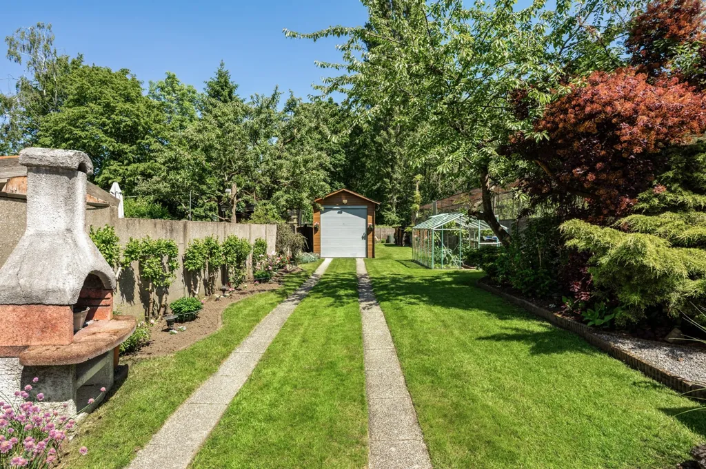 Garden - Central Semi-Open House with Solar Panels in Wijnegem