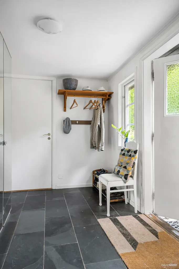 Entrée - Charming Yellow Cottage with Orchard in Scania
