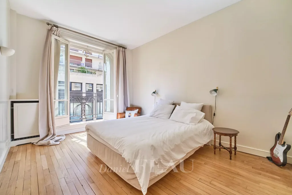 Bedrooms - Luxury Corner Apartment with View in Paris 7th