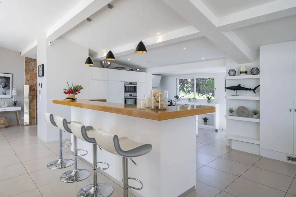 Cuisine - Villa Luxueuse avec Piscine à Cannes