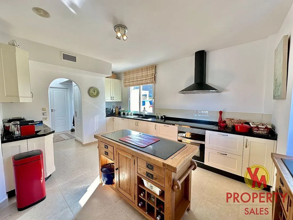Cuisine - Chalet with Pool in Golf Estate