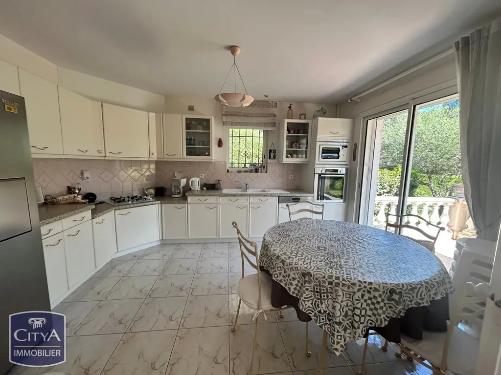 Köök - Villa with Pool in Saint-Raphaël
