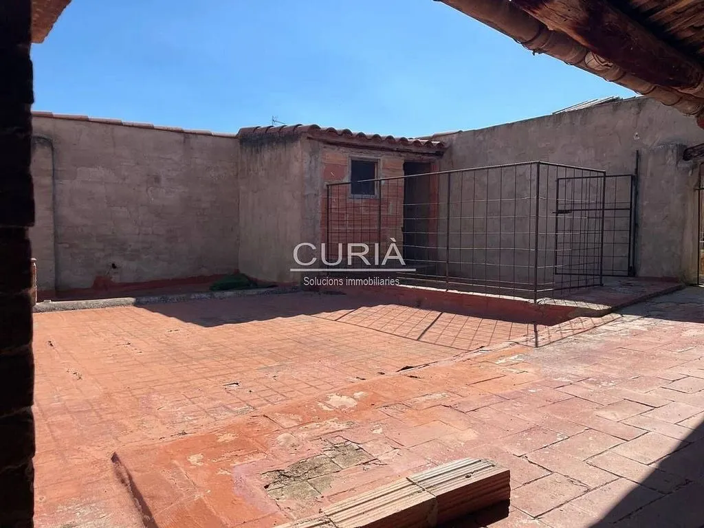 Aed - Reformed House with Terrace in Barbens