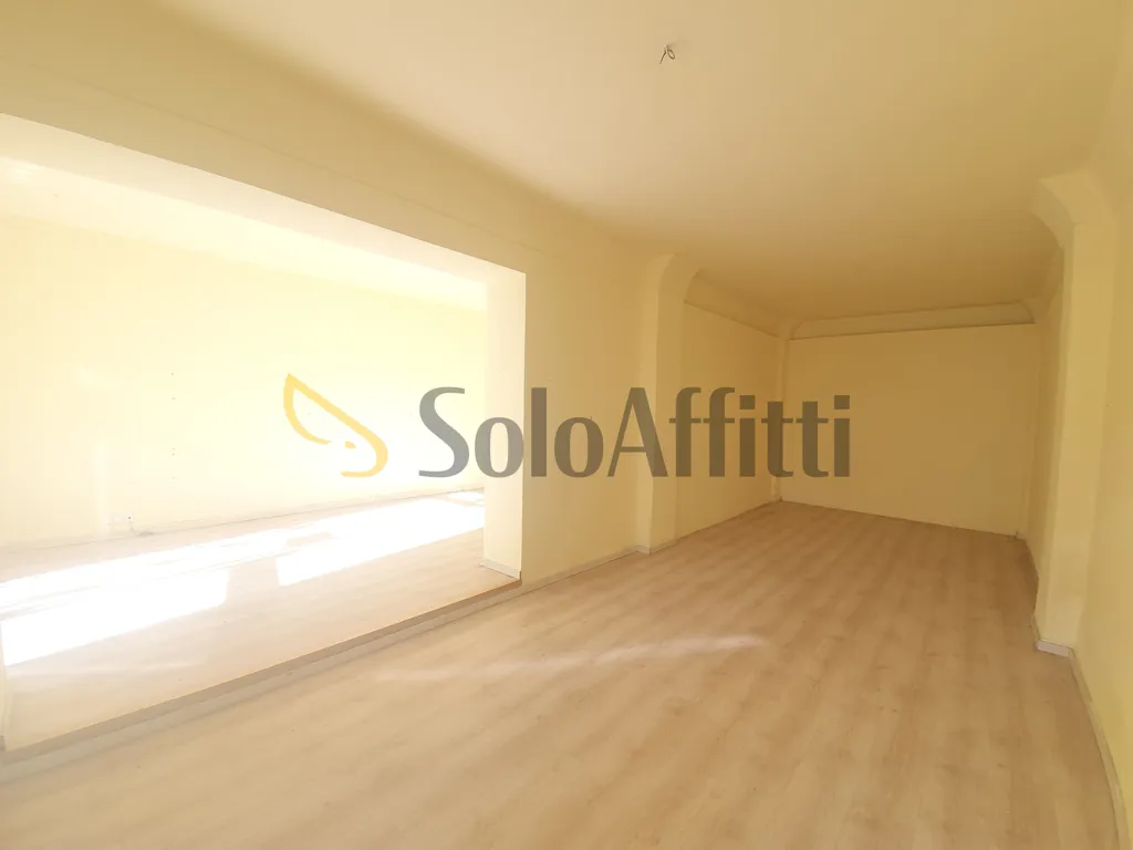 Stanze - Commercial Unit with Two Windows in Rosignano Marittimo
