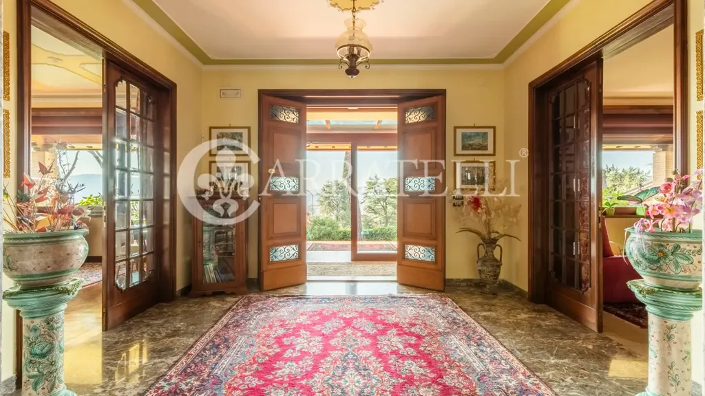hallway_entrance