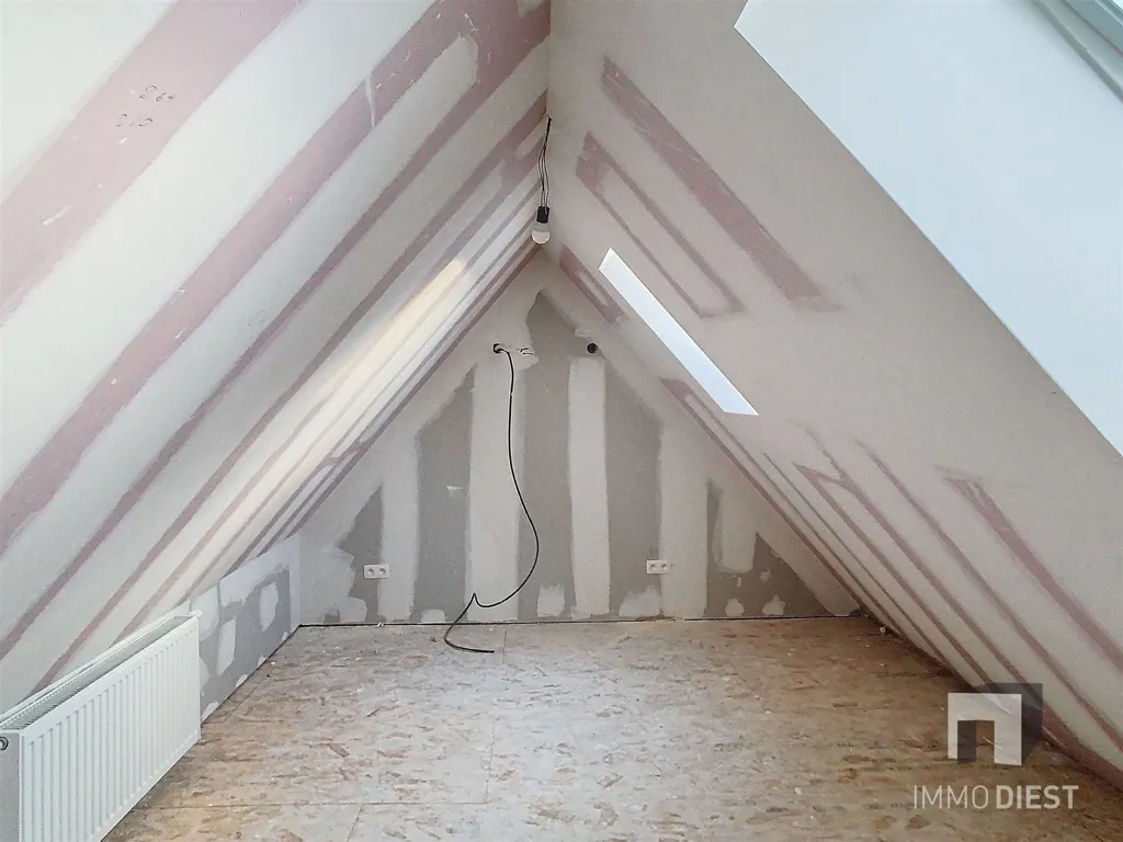Appartement Rénové avec Terrasse à Diest